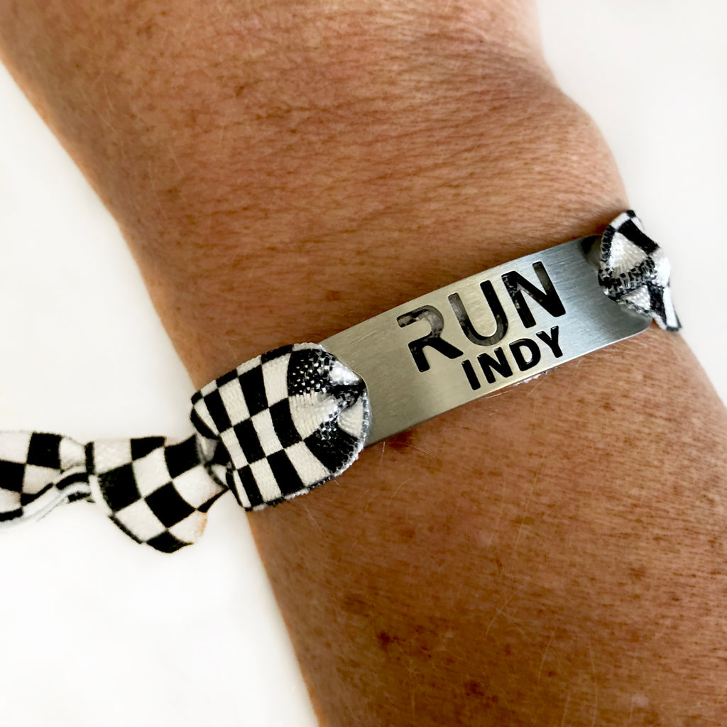 RUN INDY Running Tie Stretchy Bracelet - B/W